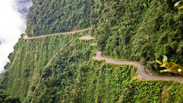 World's 18 craziest roads