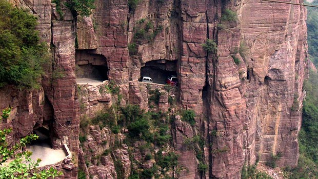 World's 18 craziest and most amazing roads