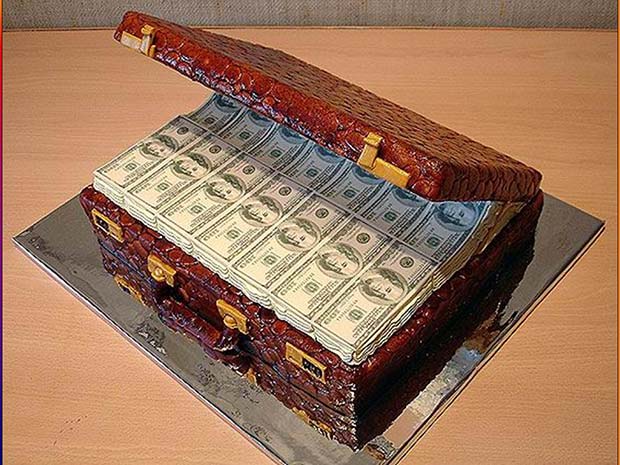 Awesome money suitcase cake