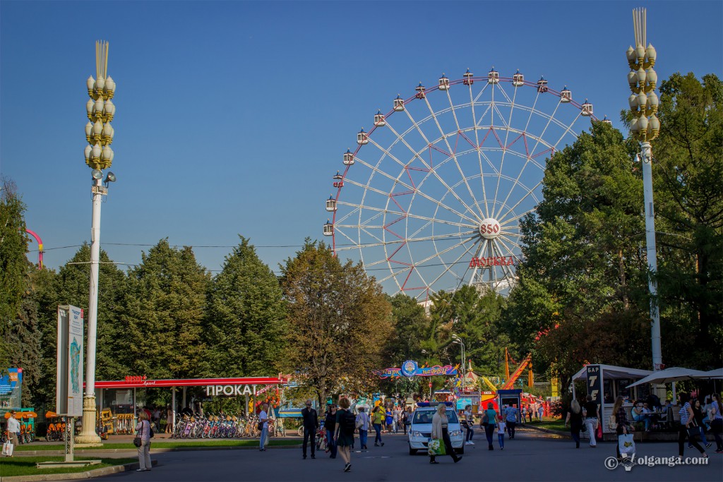 Ferris wheel at VDNKh's Park of Culture
