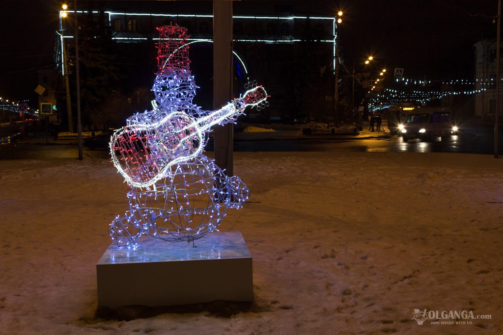 Snowmen guitarist on Red Square in Yaroslavl (New Year 2017)