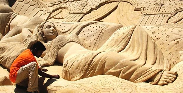 14 Awesome sand sculptures