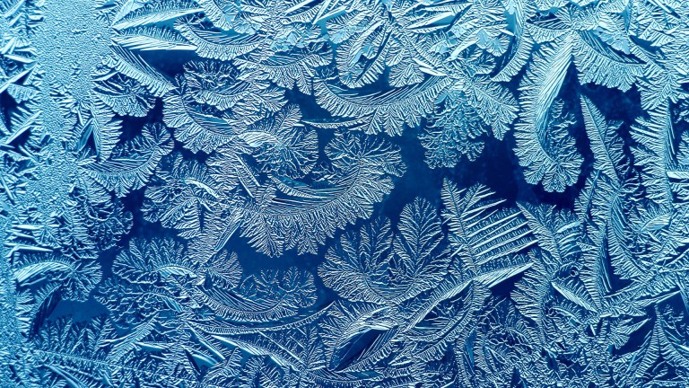 Winter Art: Awesome Window Frost Patterns (HD wallpapers) - VolGanga