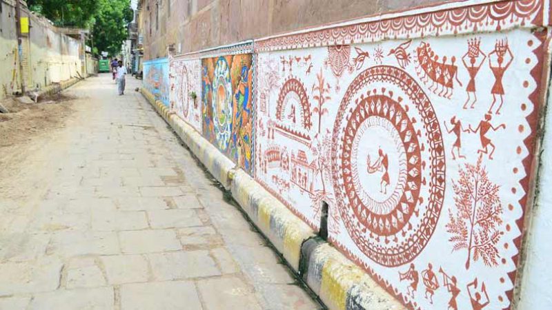 By-lane street art in Kashi