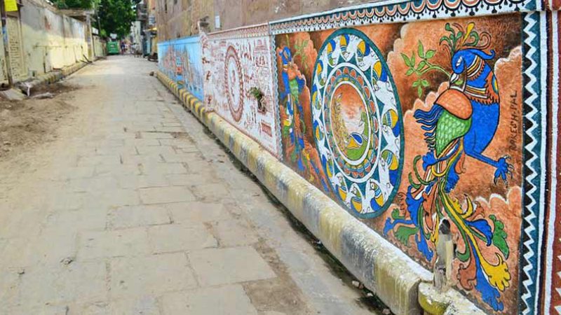 By-lane wall art in Kashi